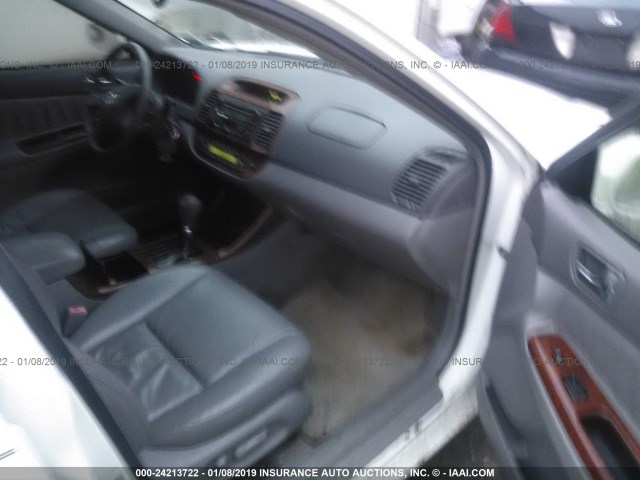 4T1BF32K53U054443 - 2003 TOYOTA CAMRY LE/XLE/SE WHITE photo 5