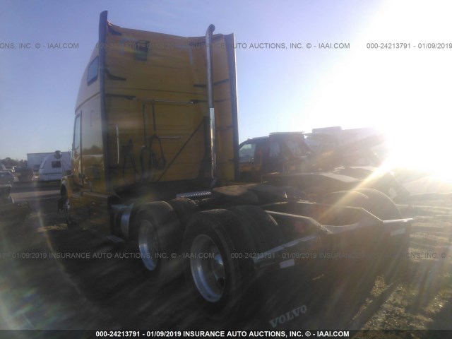 4V4NC9EJ2BN297396 - 2012 VOLVO VN YELLOW photo 3