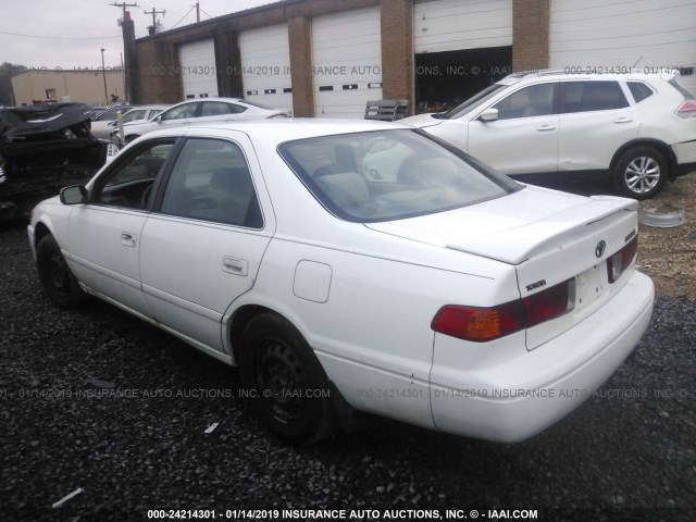 4T1BG22K0YU735219 - 2000 TOYOTA CAMRY CE/LE/XLE WHITE photo 3