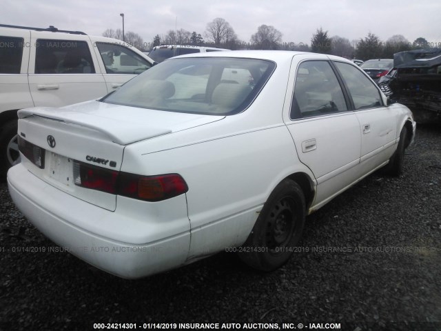 4T1BG22K0YU735219 - 2000 TOYOTA CAMRY CE/LE/XLE WHITE photo 4