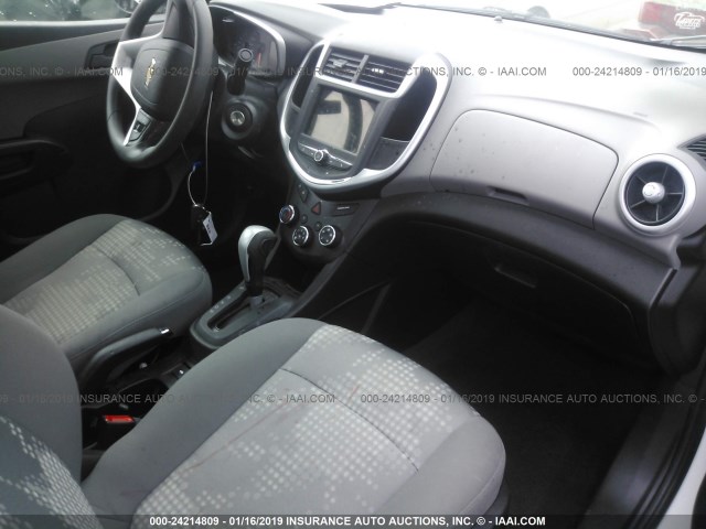 1G1JB5SH5J4116344 - 2018 CHEVROLET SONIC LS WHITE photo 5