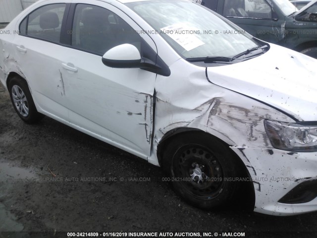 1G1JB5SH5J4116344 - 2018 CHEVROLET SONIC LS WHITE photo 6