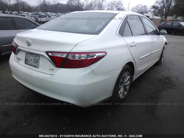 4T4BF1FK6FR486323 - 2015 TOYOTA CAMRY LE/XLE/SE/XSE 白色 照片 4
