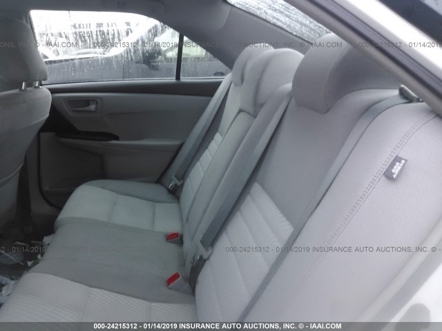 4T4BF1FK6FR486323 - 2015 TOYOTA CAMRY LE/XLE/SE/XSE 白色 照片 8