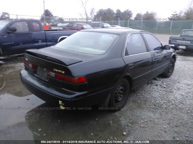 4T1BG22K1WU352323 - 1998 TOYOTA CAMRY CE/LE/XLE BLACK photo 4