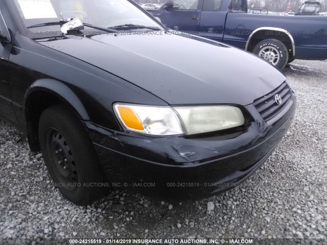 4T1BG22K1WU352323 - 1998 TOYOTA CAMRY CE/LE/XLE BLACK photo 6