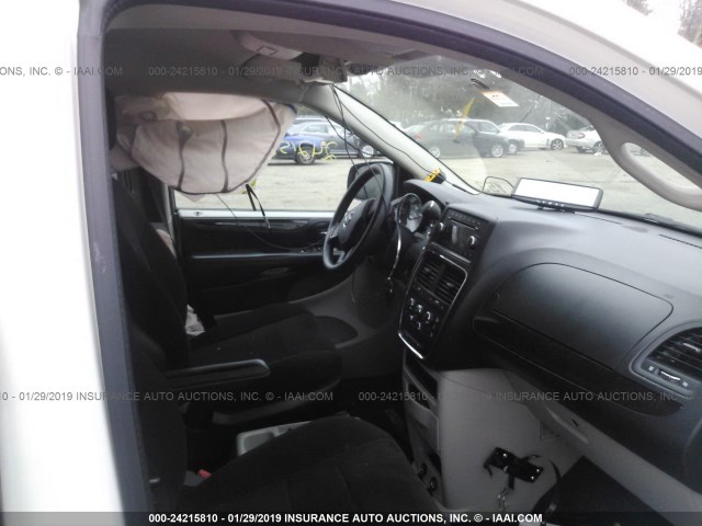 2C4RDGBG0DR780804 - 2013 DODGE GRAND CARAVAN SE WHITE photo 5