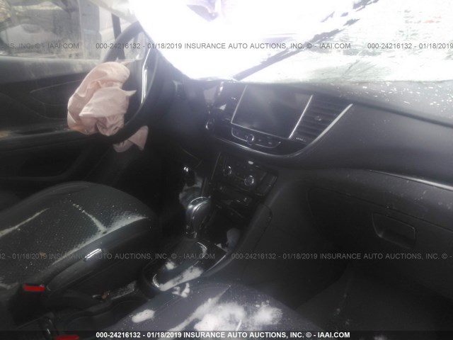 KL4CJESB3JB535118 - 2018 BUICK ENCORE PREFERRED WHITE photo 5