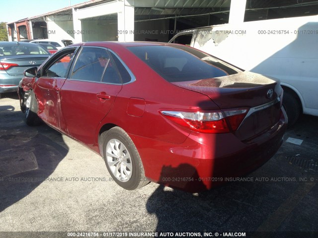 4T1BF1FK2FU884039 - 2015 TOYOTA CAMRY LE/XLE/SE/XSE BURGUNDY photo 3