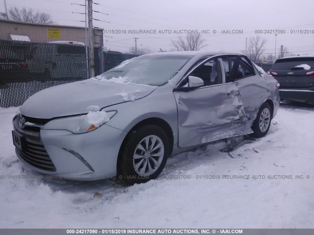 4T4BF1FK4GR575292 - 2016 TOYOTA CAMRY LE/XLE/SE/XSE 银色 照片 2