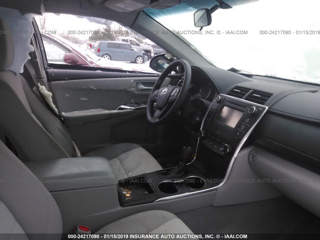 4T4BF1FK4GR575292 - 2016 TOYOTA CAMRY LE/XLE/SE/XSE 银色 照片 5