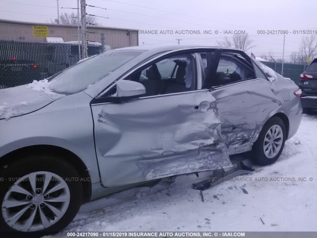 4T4BF1FK4GR575292 - 2016 TOYOTA CAMRY LE/XLE/SE/XSE 银色 照片 6