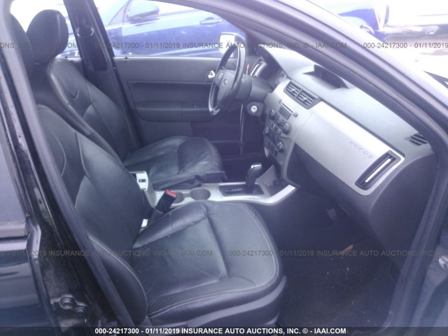 1FAHP35N88W202085 - 2008 FORD FOCUS SE/SEL/SES BLACK photo 5