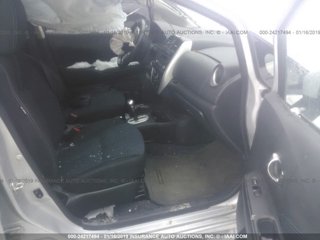 3N1CE2CP4FL425867 - 2015 NISSAN VERSA NOTE S/S PLUS/SV/SL/SR SILVER photo 5