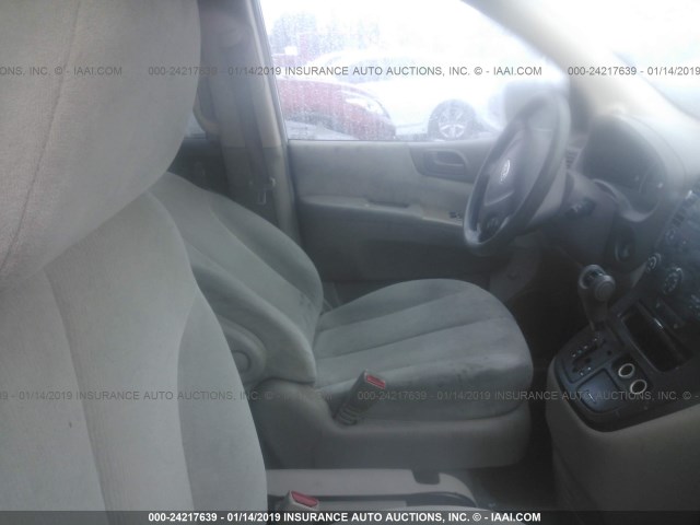 KNDMB233966088887 - 2006 KIA SEDONA EX/LX WHITE photo 5