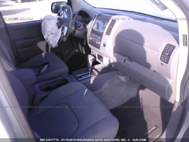 1N6AD0EV4JN736244 - 2018 NISSAN FRONTIER S/SV/SL/PRO-4X SILVER photo 5