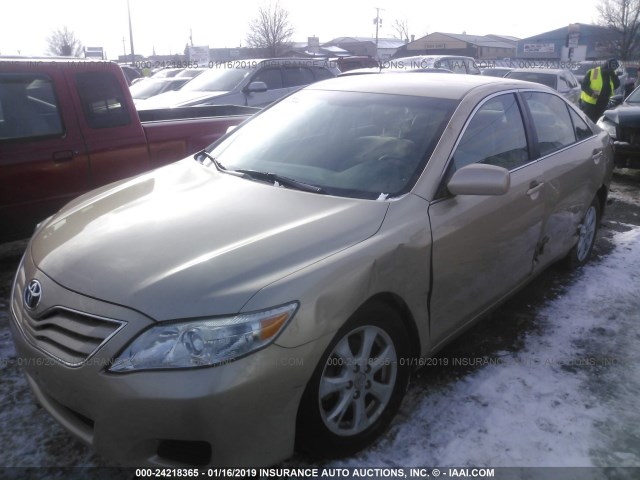 4T1BF3EK4BU218999 - 2011 TOYOTA CAMRY SE/LE/XLE 金色 照片 2