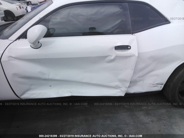 2C3CDYAG3EH313255 - 2014 DODGE CHALLENGER SXT WHITE photo 6