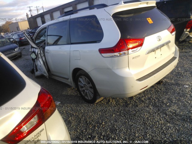 5TDDK3DC2BS018730 - 2011 TOYOTA SIENNA XLE/LIMITED WHITE photo 3