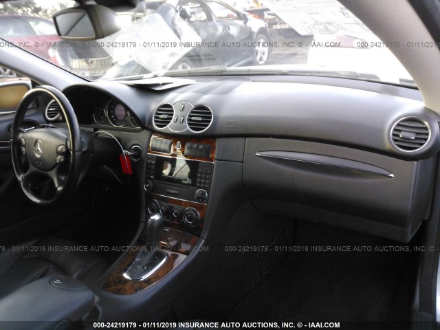 WDBTJ65J35F126905 - 2005 MERCEDES-BENZ CLK 320C GRAY photo 5