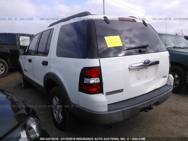 1FMEU63E26UB31657 - 2006 FORD EXPLORER XLT WHITE photo 3