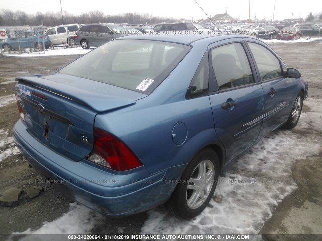 1FAFP34331W245424 - 2001 FORD FOCUS SE/SE SPORT BLUE photo 4