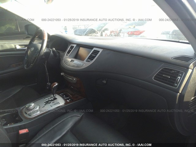 KMHGC46F69U047169 - 2009 HYUNDAI GENESIS 4.6L GRAY photo 5