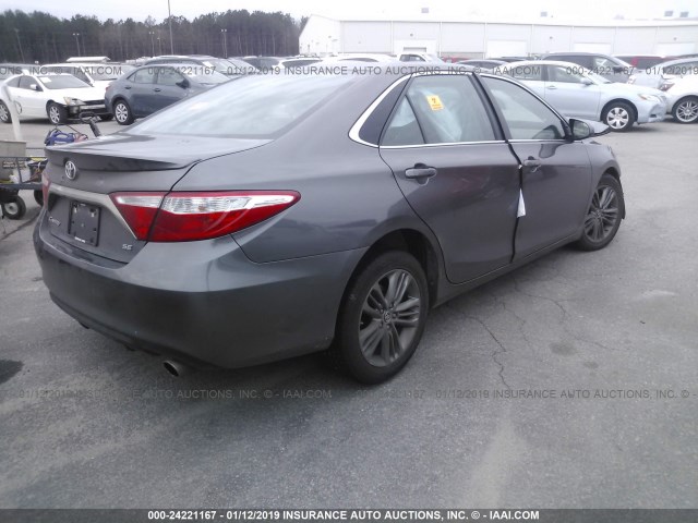 4T1BF1FK9FU970898 - 2015 TOYOTA CAMRY LE/XLE/SE/XSE GRAY photo 4