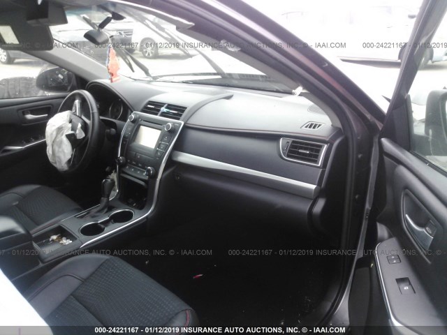 4T1BF1FK9FU970898 - 2015 TOYOTA CAMRY LE/XLE/SE/XSE GRAY photo 5