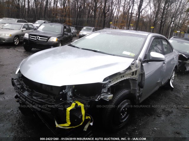 4T1BF1FK3HU802984 - 2017 TOYOTA CAMRY LE/XLE/SE/XSE 灰色 照片 2