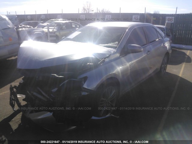 4T1BF1FK4GU540472 - 2016 TOYOTA CAMRY LE/XLE/SE/XSE SILVER photo 2