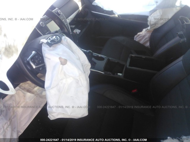 4T1BF1FK4GU540472 - 2016 TOYOTA CAMRY LE/XLE/SE/XSE SILVER photo 5