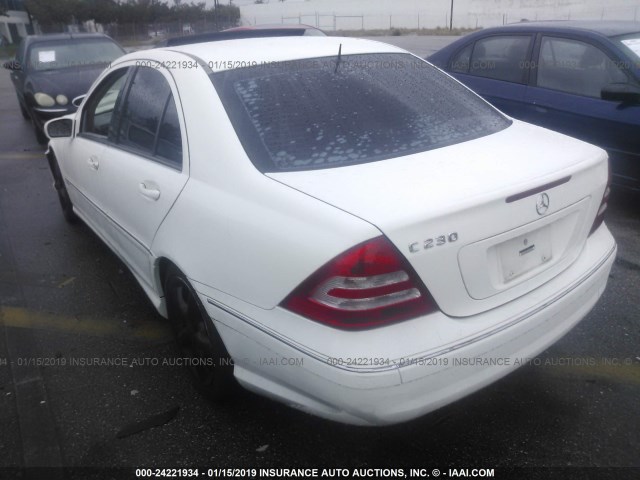 WDBRF52H86A893025 - 2006 MERCEDES-BENZ C GENERATION 2006 230 WHITE photo 3