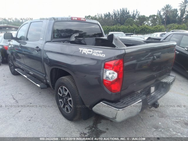 5TFEW5F19HX220239 - 2017 TOYOTA TUNDRA CREWMAX SR5 GRAY photo 3