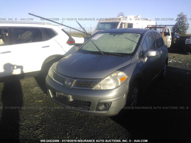 3N1BC13E79L384195 - 2009 NISSAN VERSA S/SL GRAY photo 2