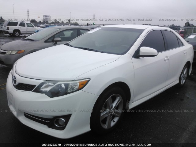 4T1BF1FK5EU796987 - 2014 TOYOTA CAMRY L/SE/LE/XLE 白色 照片 2