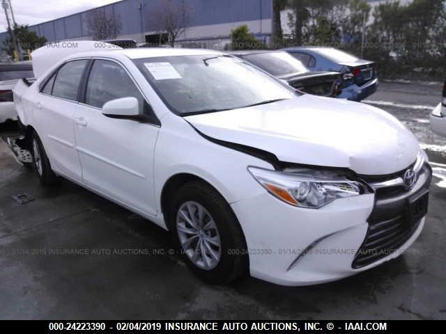 4T1BF1FK7HU366379 - 2017 TOYOTA CAMRY LE/XLE/SE/XSE WHITE photo 1