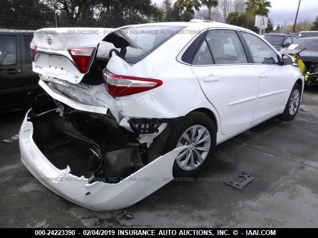 4T1BF1FK7HU366379 - 2017 TOYOTA CAMRY LE/XLE/SE/XSE WHITE photo 4