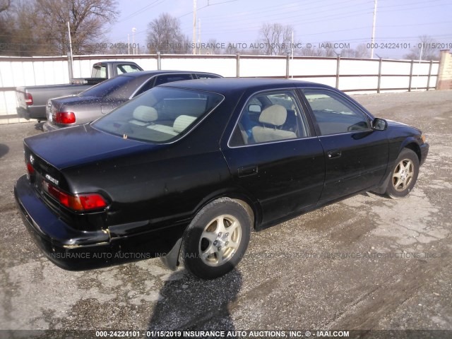 JT2BG28K7W0164210 - 1998 TOYOTA CAMRY LE/XLE BLACK photo 4