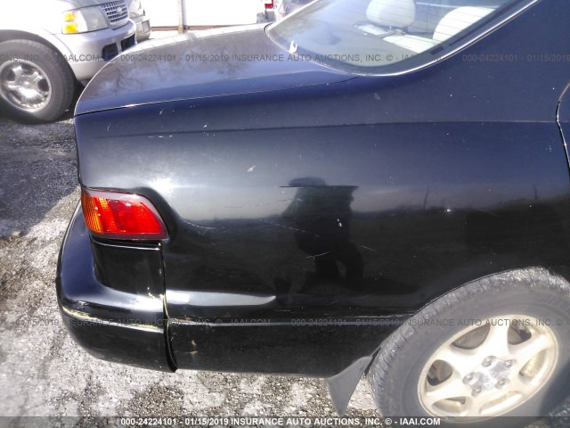 JT2BG28K7W0164210 - 1998 TOYOTA CAMRY LE/XLE BLACK photo 6