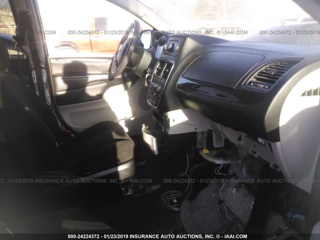 2C4RDGCG2CR284495 - 2012 DODGE GRAND CARAVAN SXT WHITE photo 5