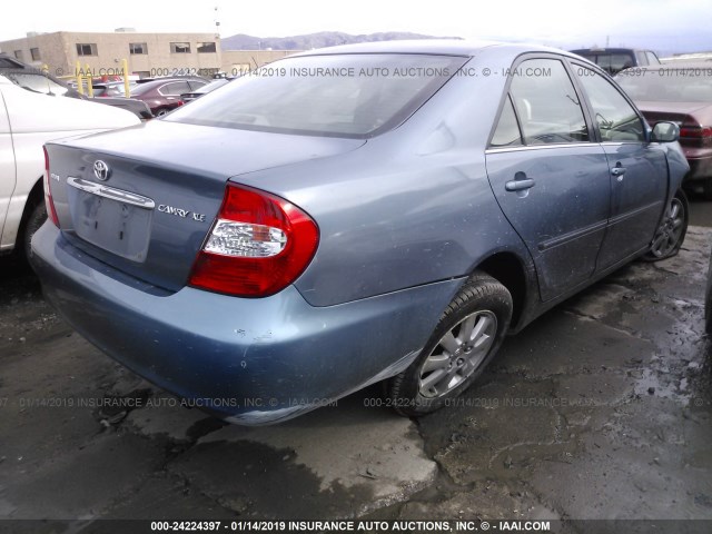 JTDBE30K830160175 - 2003 TOYOTA CAMRY LE/XLE Blau Foto 4