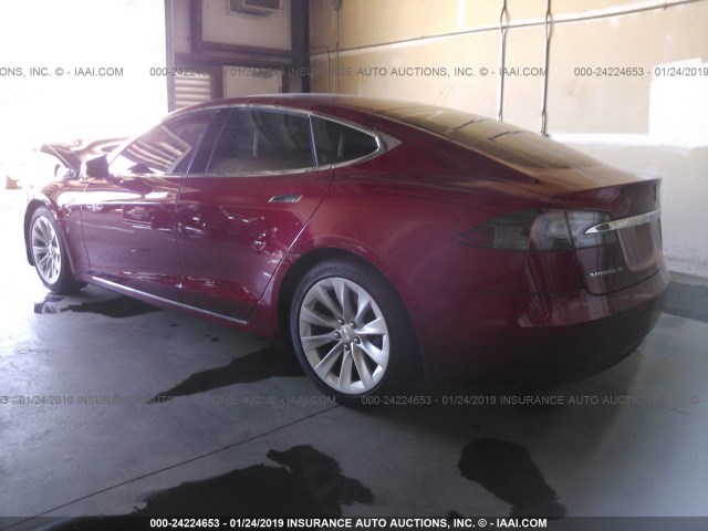 5YJSA1E22GF139693 - 2016 TESLA MODEL S RED photo 3