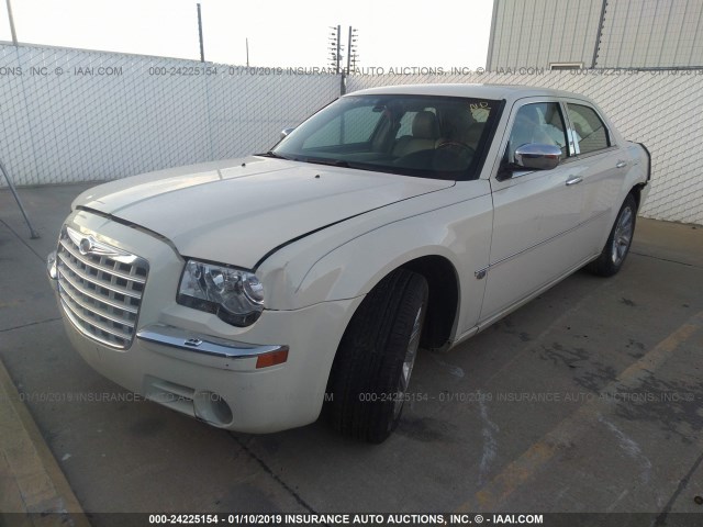 2C3LA63H66H249782 - 2006 CHRYSLER 300C WHITE photo 2