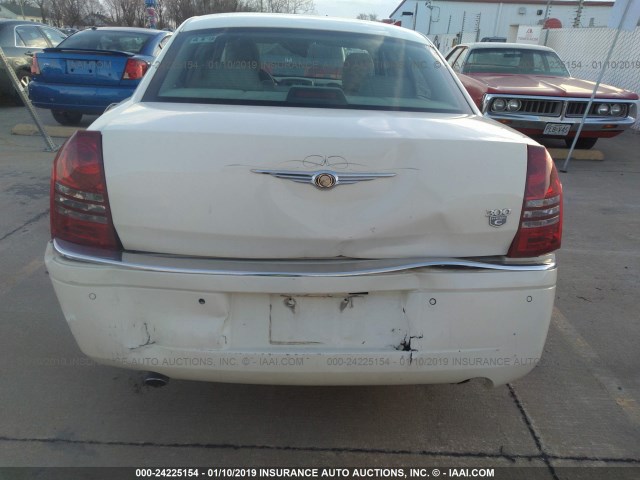 2C3LA63H66H249782 - 2006 CHRYSLER 300C WHITE photo 6