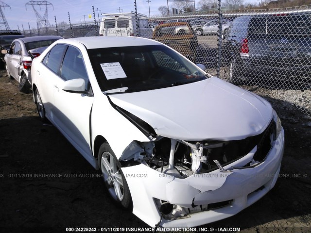 4T1BF1FK1DU648141 - 2013 TOYOTA CAMRY L/SE/LE/XLE 白色 照片 1