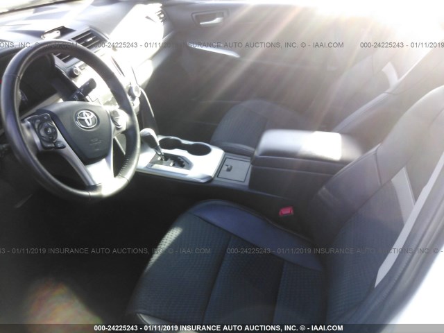 4T1BF1FK1DU648141 - 2013 TOYOTA CAMRY L/SE/LE/XLE 白色 照片 5