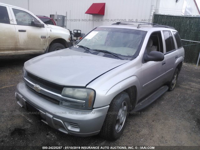 1GNDS13S472289596 - 2007 CHEVROLET TRAILBLAZER LS/LT SILVER photo 2