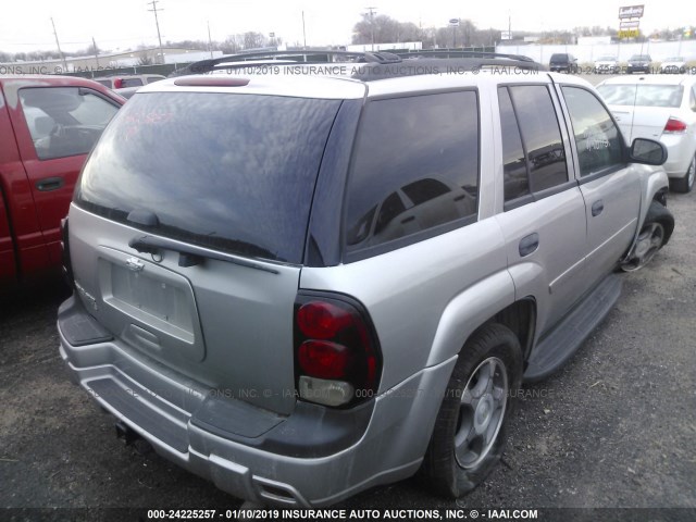 1GNDS13S472289596 - 2007 CHEVROLET TRAILBLAZER LS/LT SILVER photo 4