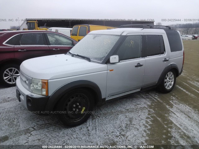 SALAE25445A326441 - 2005 LAND ROVER LR3 SILVER photo 2